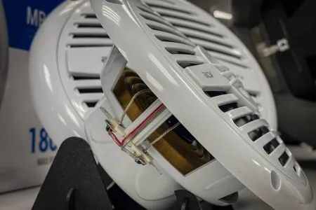 Лодочный сезон совсем скоро, Re.loud уже готов к нему и привез для вас акустику серии "Marine"